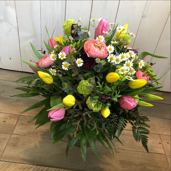 Blumenstrauss Fr&uuml;hling bunt