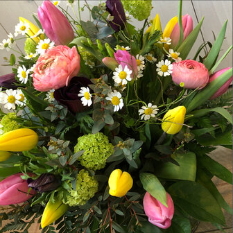 Blumenstrauss Fr&uuml;hling bunt