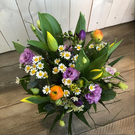 Blumenstrauss Fr&uuml;hling gelb / lila