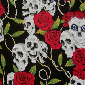 Totenköpfe mit Rosen